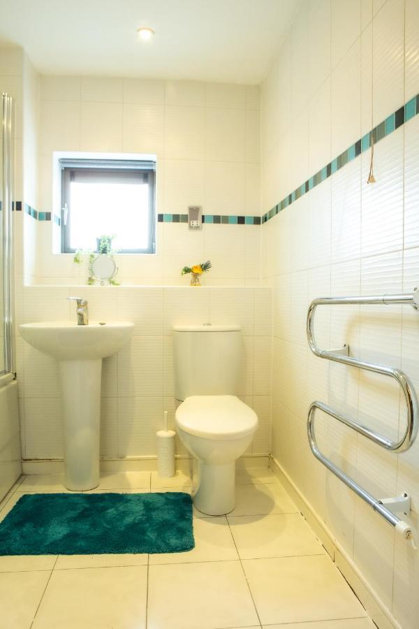 Newly Furnished Near Train Station